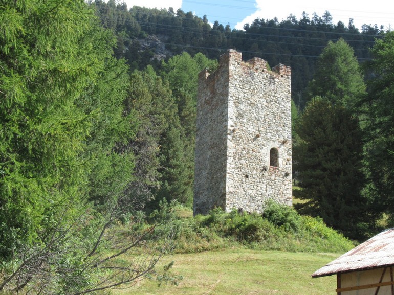 Oude Schloss toren in Ponteressina